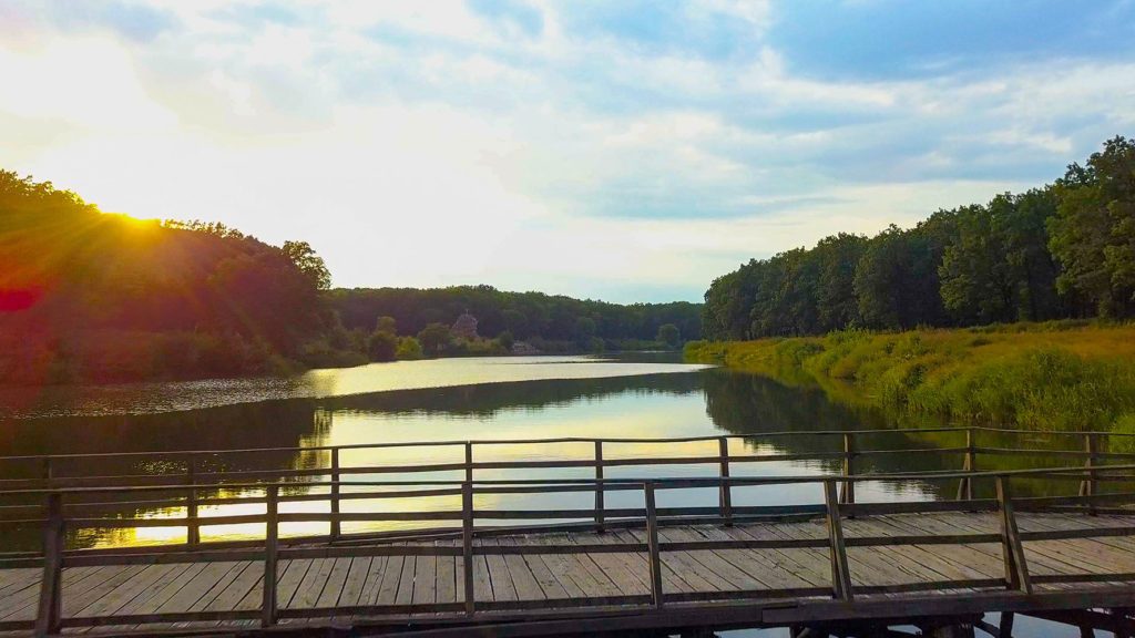 Solnedgång vid sjö