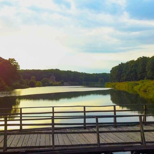 Solnedgång vid sjö